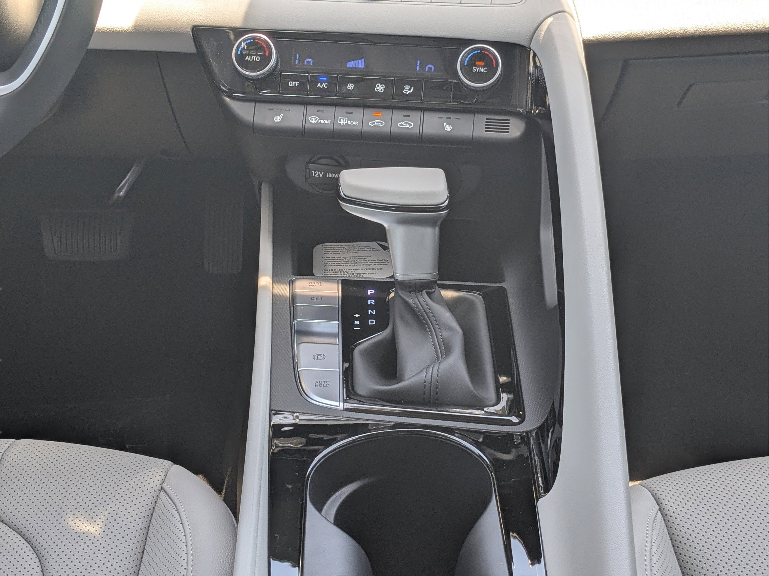 New 2026 Hyundai Elantra Limited FWD image 19