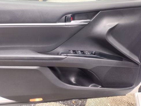 Used 2018 Toyota Camry L image 18