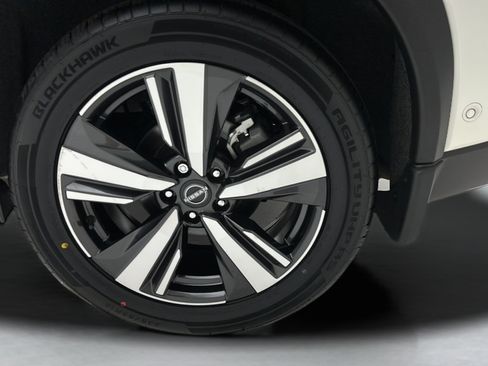 Used 2023 Nissan Rogue SL w/ SL Premium Package AWD/4WD image 8