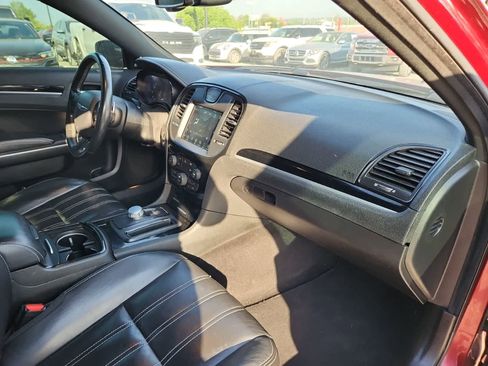 Used 2019 Chrysler 300 S image 17