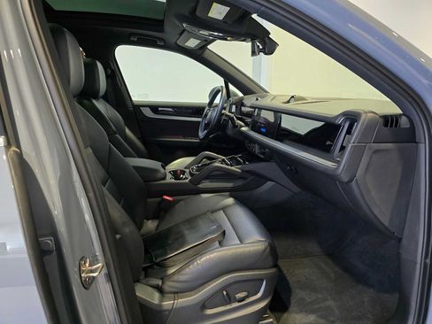 Used 2024 Porsche Cayenne S image 13