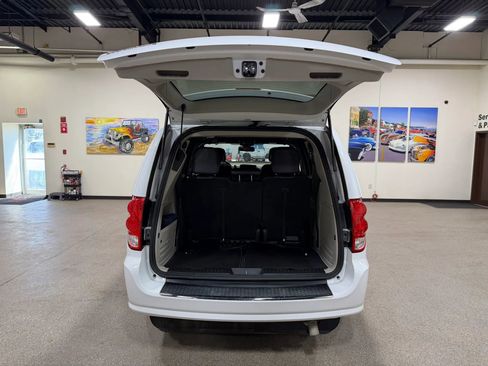 Used 2019 Dodge Grand Caravan SXT image 27