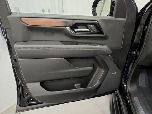 Used 2025 GMC Yukon XL Denali AWD/4WD image 21