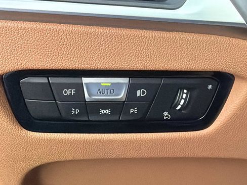 Used 2023 BMW 330i Sedan w/ Premium Package RWD image 30