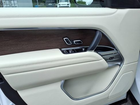Used 2025 Land Rover Range Rover SE AWD/4WD image 14