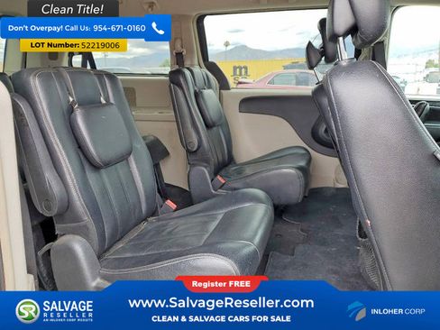 Used 2013 Chrysler Town & Country Touring FWD image 15