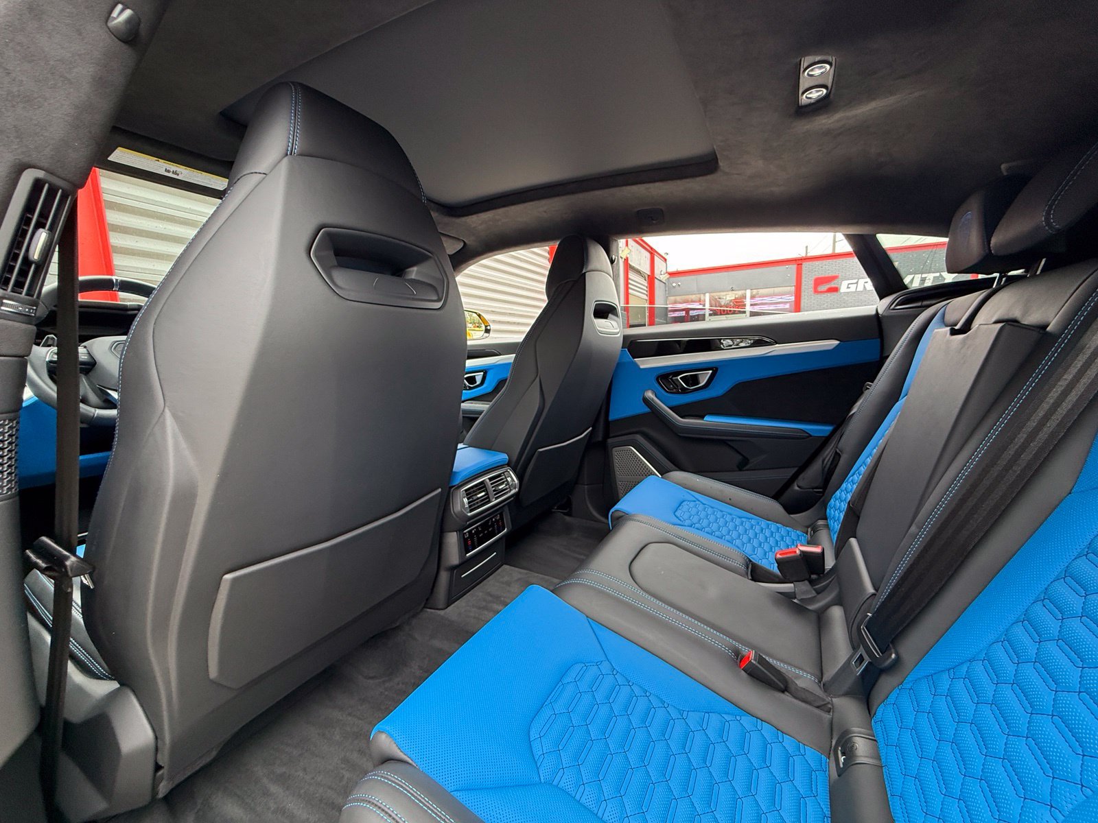 Used 2021 Lamborghini Urus AWD/4WD image 53