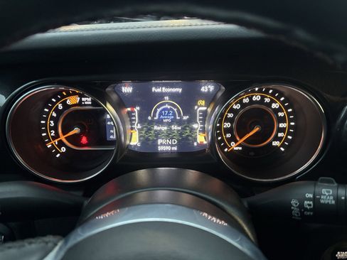 Used 2021 Jeep Wrangler Unlimited Sahara image 6