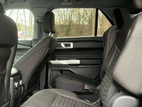 Used 2021 Ford Explorer XLT image 22