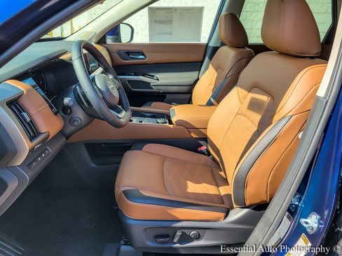 New 2025 Nissan Pathfinder Platinum w/ Cargo Package image 8