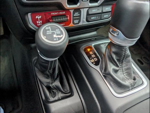 Used 2025 Jeep Gladiator Rubicon image 17