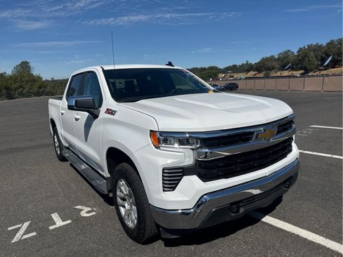 Used 2025 Chevrolet Silverado 1500 LT AWD/4WD image 3