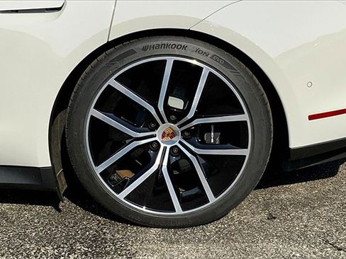 New 2025 Porsche Taycan image 17