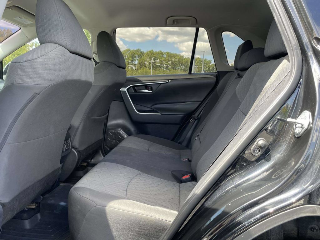 Used 2021 Toyota RAV4 XLE FWD image 11