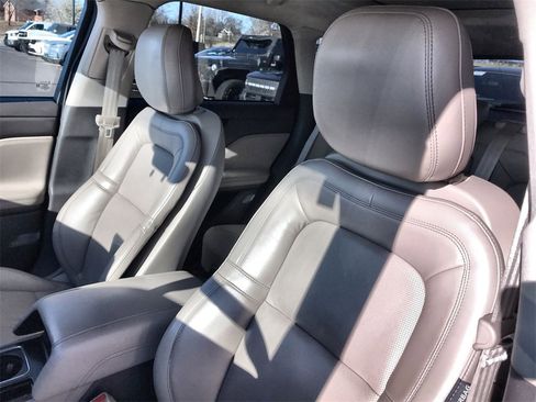 Used 2020 Lincoln Corsair Reserve image 11