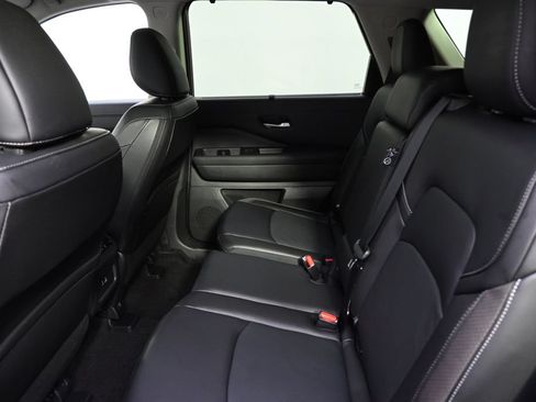 Used 2024 Nissan Pathfinder SL AWD/4WD image 21