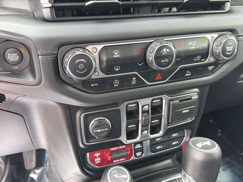 Used 2024 Jeep Wrangler Unlimited Rubicon AWD/4WD image 25