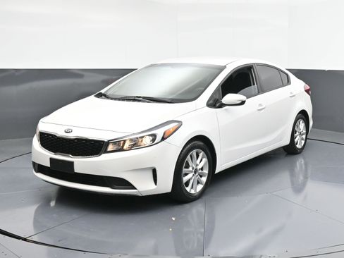 Used 2017 Kia Forte LX w/ LX Popular Package image 4