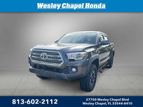 Used 2017 Toyota Tacoma TRD Off-Road AWD/4WD image 1
