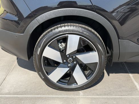 Used 2024 Volvo XC40 Recharge Plus w/ Protection Package Premier RWD image 15
