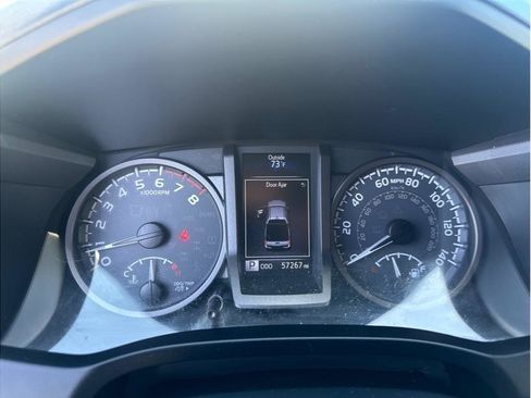 Used 2018 Toyota Tacoma TRD Sport w/ Exterior Package AWD/4WD image 15