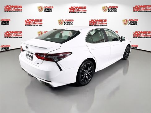 Certified 2022 Toyota Camry SE image 15