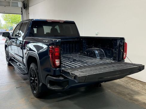 Used 2022 GMC Sierra 1500 Elevation w/ LPO, Elevation Black Package AWD/4WD image 4