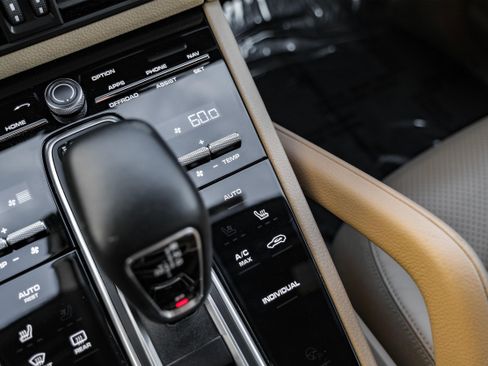 Used 2019 Porsche Cayenne image 23