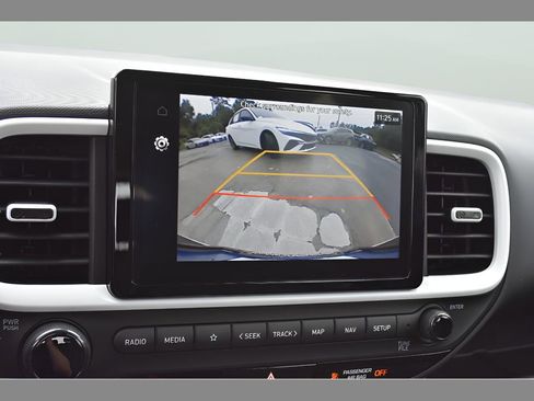 Used 2025 Hyundai Venue Limited FWD image 24