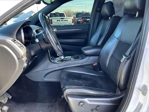 Used 2017 Jeep Grand Cherokee Altitude image 27