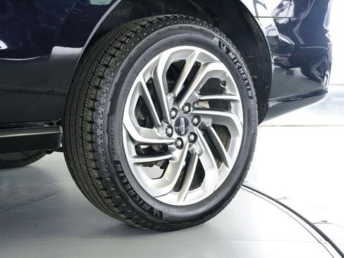 Used 2025 Lincoln Navigator Reserve AWD/4WD image 10