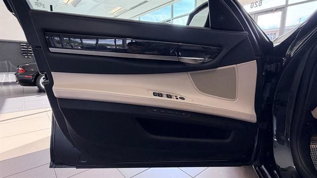Used 2012 BMW 750i RWD image 37