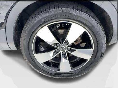 Used 2021 Volvo XC40 T5 Momentum w/ Premium Package AWD/4WD image 11