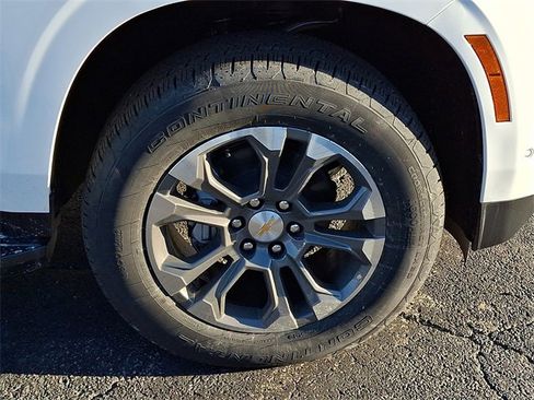 New 2026 Chevrolet Suburban LS image 5