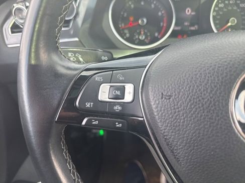Used 2020 Volkswagen Tiguan SE R-Line image 18