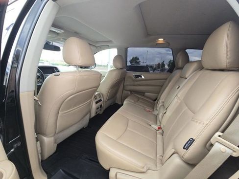 Used 2020 Nissan Pathfinder Platinum FWD image 13