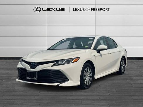 Used 2020 Toyota Camry LE FWD image 3