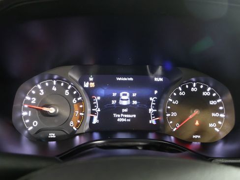 Used 2025 Jeep Compass Latitude AWD/4WD image 39