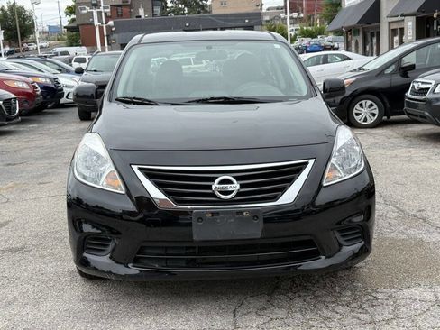 Used 2013 Nissan Versa SV w/ Convenience Pkg FWD image 2