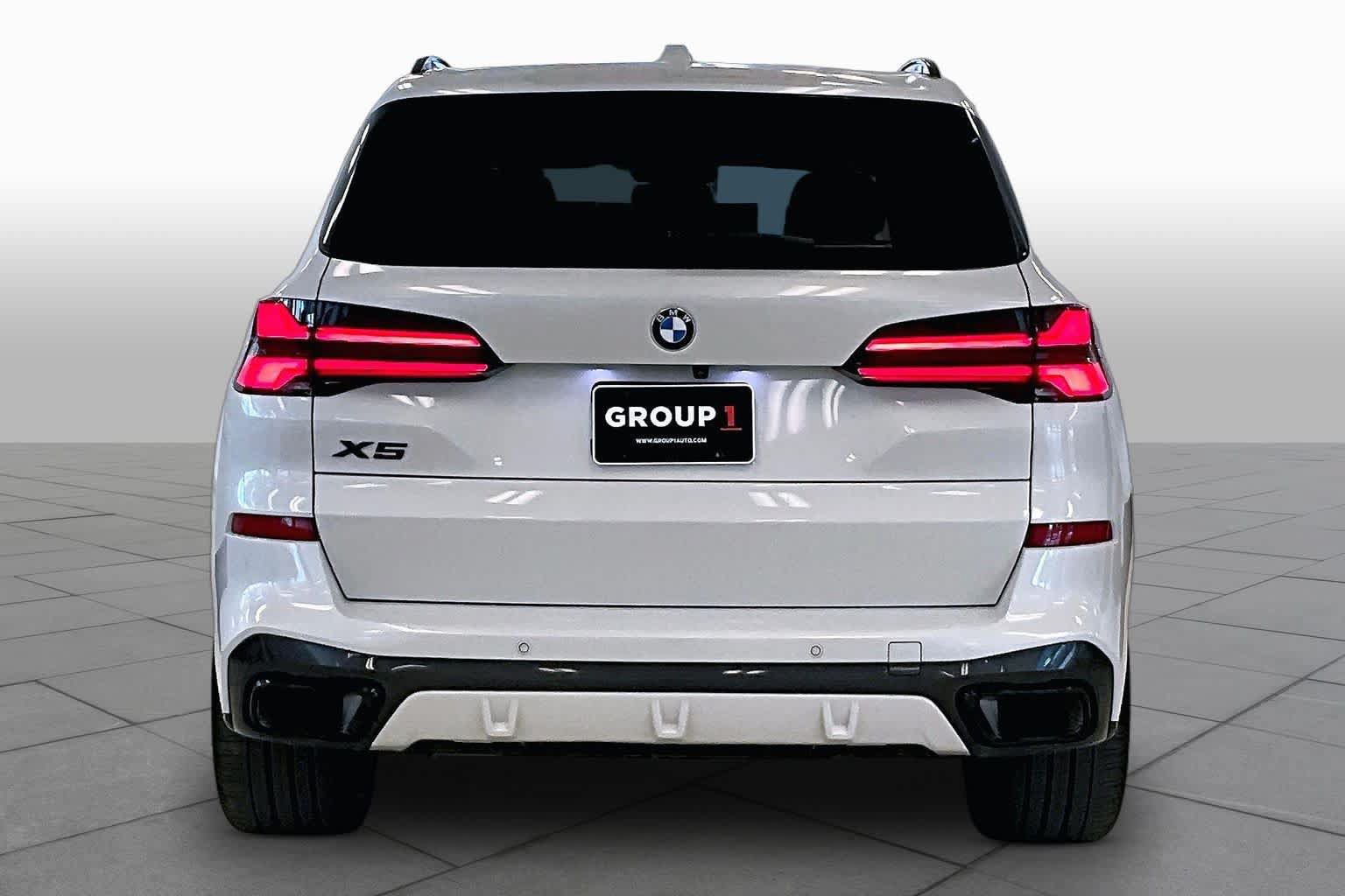 Used 2024 BMW X5 sDrive40i w/ M Sport Package RWD image 4