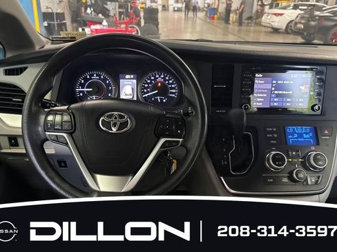Used 2018 Toyota Sienna LE FWD image 14