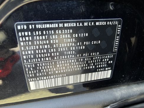 Used 2025 Volkswagen Tiguan SEL R-Line image 29