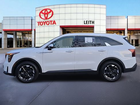 Used 2024 Kia Sorento S image 8