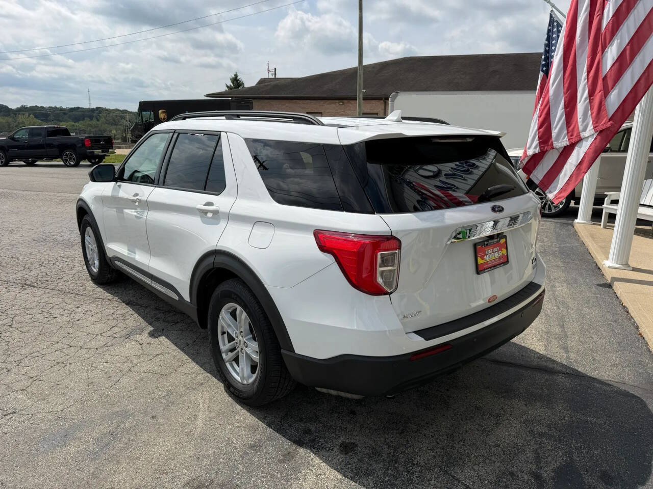 Used 2020 Ford Explorer XLT RWD image 3