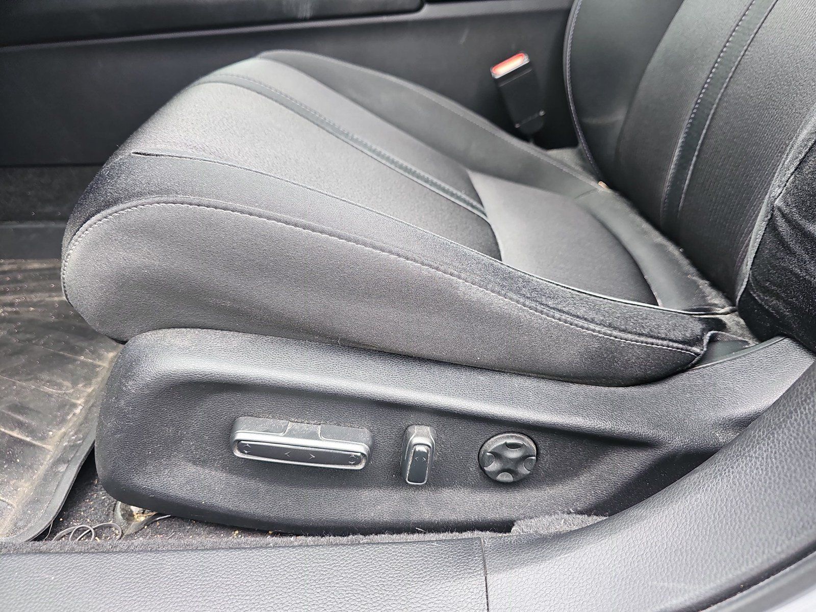 Used 2018 Honda Accord EX image 16