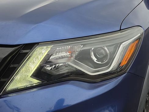 Used 2019 Nissan Pathfinder SL FWD image 21