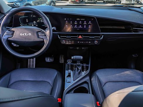 Certified 2025 Kia Niro SX Touring image 20