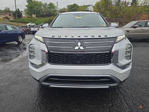 New 2025 Mitsubishi Outlander SE image 10