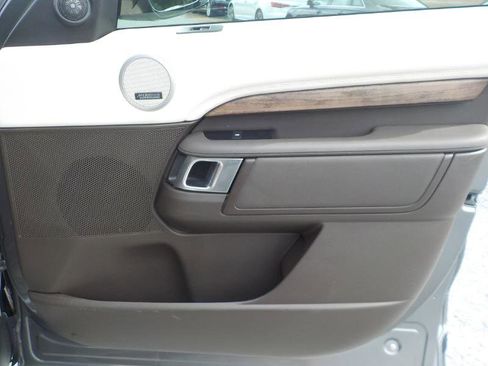 Used 2017 Land Rover Discovery HSE image 47