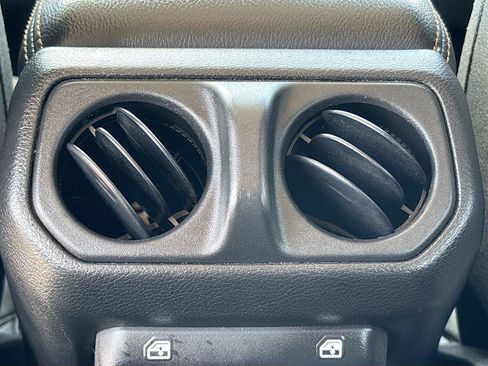 Used 2024 Jeep Wrangler Unlimited Sahara AWD/4WD image 24